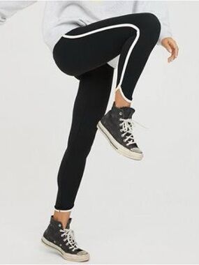 Aerie Offline Dolphin Hem Legging